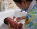 還敢給您的孩子玩手機(jī)嗎？3歲女童近視超500度！